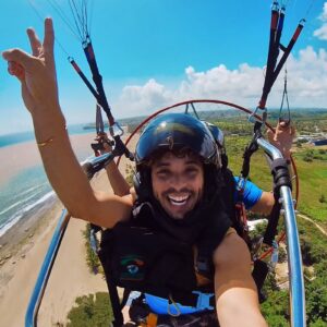 Live the Experience of flying in a Paramotor