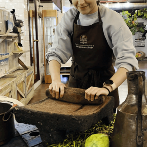 Become a chocolate artist by creating chocolate bars to your liking