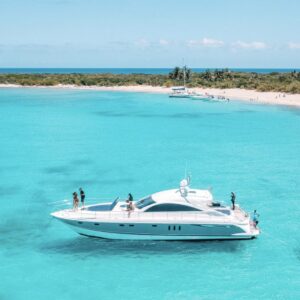 Luxury yacht tour in Palomino