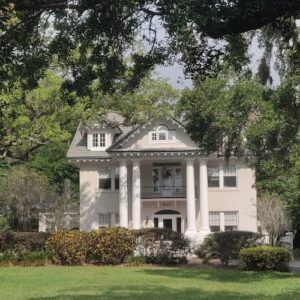 Safety Harbor ghost and history tour with hunting equipment