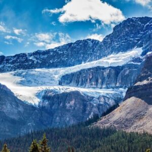 Audio-guided driving tour on the Icefields Parkway drive