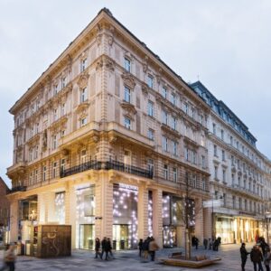 Swarovski Crystal Worlds Shopping Experience Tour with Champagne & Gift