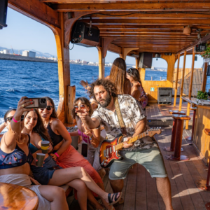 Palma de Mallorca: 4-Hr Snorkel & Music Boat Tour