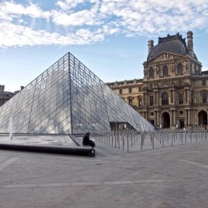 Must-sees of the Louvre Museum guided tour in small group of 6