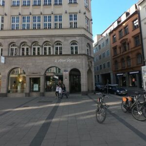 Munich legendary breweries and bars city game and private tour