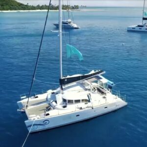 Day sailing in Piñeros Island with BBQ lunch