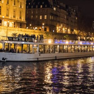 Gourmet dinner cruise with live music and dance floor in Paris