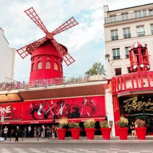Dinner at the Eiffel Tower, cruise and show at Moulin Rouge